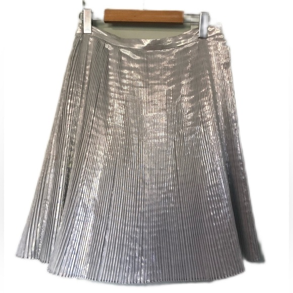 Talbots silver pleated 4P skirt and metallic gold wristlet - Picture 10 of 12